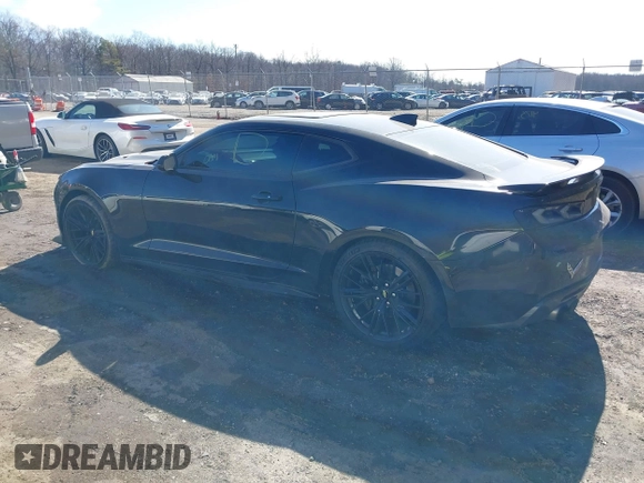 2018 Chevrolet Camaro 2SS z VIN 1G1FG1R77J0170121, wystawiony jako IAAI lot #41757301 z przebiegiem 39 795 mil mil oraz . Historia ofert i sprzedaży dostępna na DreamBid. Obrazek 3.