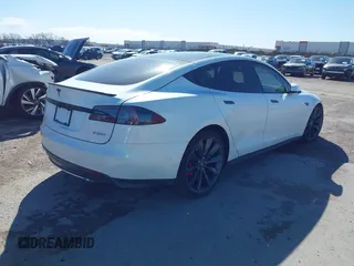 2015 Tesla Model S 85D with VIN 5YJSA1H48FF082038, listed as a IAAI auction lot 41712242 with 58,297 mi miles. Bid and sale history available at carsss.com. Image 4.