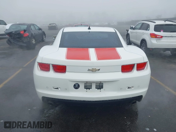 2011 Chevrolet Camaro 2LT z VIN 2G1FC1ED0B9197157, wystawiony jako IAAI lot #41485175 z przebiegiem 133 049 mil mil oraz . Historia ofert i sprzedaży dostępna na DreamBid. Obrazek 16.