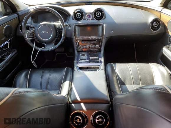 2015 Jaguar XJ with VIN SAJWA2GT2FMV84567, listed as a Copart auction lot 45231514 with 60,717 mi miles and . Bid and sale history available at DreamBid. Image 8.