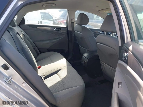2012 Hyundai Sonata Hybrid with VIN KMHEC4A48CA027852, listed as a IAAI auction lot 41543446 with 163,504 mi miles. Bid and sale history available at carsss.com. Image 8.