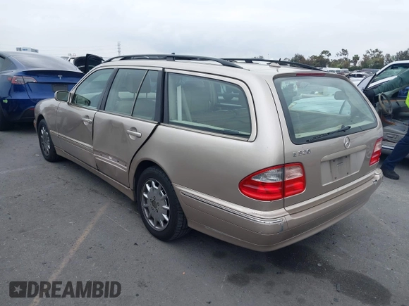 2000 Mercedes-Benz E 320 with VIN WDBJH65J8YA981779, listed as a IAAI auction lot 42107928 with 276,090 mi miles and . Bid and sale history available at DreamBid. Image 3.