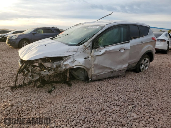 2016 Ford Escape SE z VIN 1FMCU0G74GUB15817, wystawiony jako Copart lot #52945435 z przebiegiem 153 737 mil mil oraz Szkoda całkowita • Salvage title. Historia ofert i sprzedaży dostępna na DreamBid. Obrazek 1.