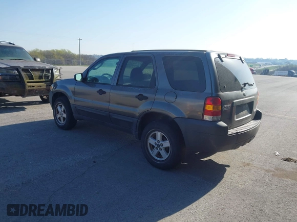2006 Ford Escape XLS z VIN 1FMYU02Z16KA22746, wystawiony jako IAAI lot #41949781 z przebiegiem 231 666 mil mil oraz . Historia ofert i sprzedaży dostępna na DreamBid. Obrazek 3.