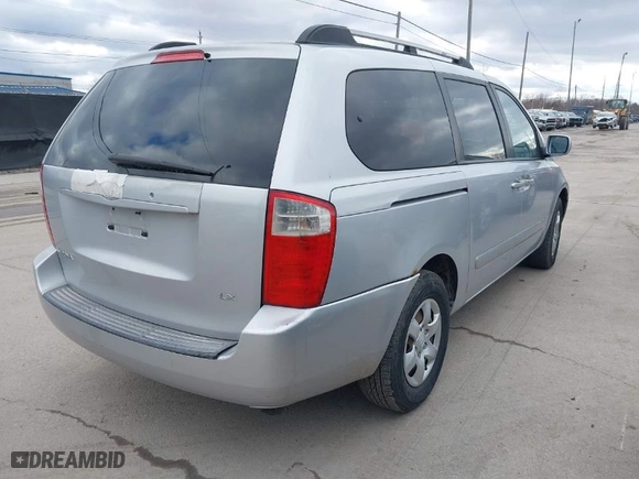 2008 Kia Sedona LX with VIN KNDMB233986220467, listed as a IAAI auction lot 41737760 with 162,866 mi miles. Bid and sale history available at carsss.com. Image 4.