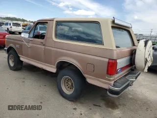 1989 Ford Bronco XL z VIN 1FMEU15N6KLA87551, wystawiony jako Copart lot #56662825 z przebiegiem 87 257 mil mil oraz Czysty tytuł • Clean title. Historia ofert i sprzedaży dostępna na DreamBid. Obrazek 2.