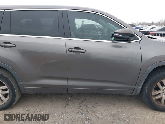 2015 Toyota Highlander LE z VIN 5TDZARFHXFS010904, wystawiony jako IAAI lot #41608105 z przebiegiem 155 815 mil mil oraz . Historia ofert i sprzedaży dostępna na DreamBid. Obrazek 14.