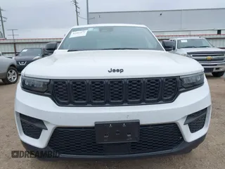 2023 Jeep Grand Cherokee Laredo z VIN 1C4RJHAG7PC640598, wystawiony jako IAAI lot #41607176 z przebiegiem 43 043 mil mil oraz . Historia ofert i sprzedaży dostępna na DreamBid. Obrazek 12.