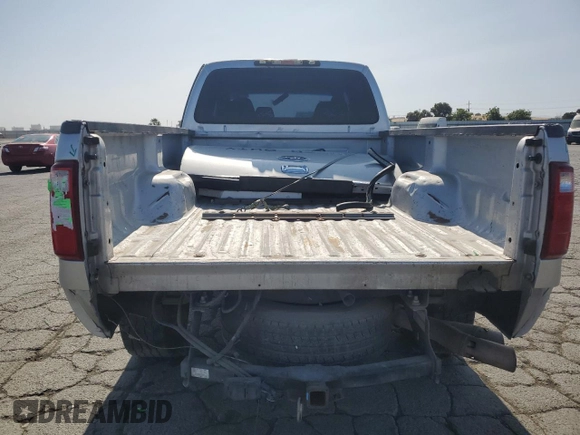 2008 Ford F-250 XL z VIN 1FTSW21R58EC75894, wystawiony jako Copart lot #61160975 z przebiegiem 189 193 mil mil oraz Szkoda całkowita • Salvage title. Historia ofert i sprzedaży dostępna na DreamBid. Obrazek 6.