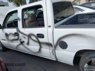 2005 Chevrolet Silverado 1500 LS z VIN 2GCEC13T951159829, wystawiony jako IAAI lot #42238798 z przebiegiem Nie podano mil oraz . Historia ofert i sprzedaży dostępna na DreamBid. Obrazek 6.