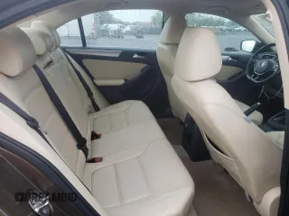 2015 Volkswagen Jetta SE z VIN 3VWD17AJ1FM422960, wystawiony jako Copart lot #55860335 z przebiegiem 87 616 mil mil oraz Czysty tytuł • Clean title. Historia ofert i sprzedaży dostępna na DreamBid. Obrazek 10.