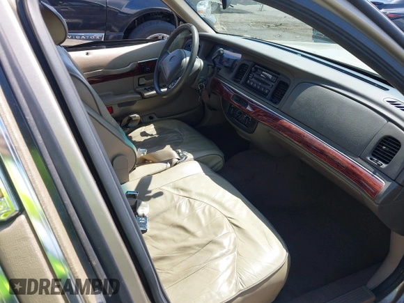 2000 Mercury Grand Marquis GS z VIN 2MEFM74W3YX610461, wystawiony jako IAAI lot #42162767 z przebiegiem 181 400 mil mil oraz . Historia ofert i sprzedaży dostępna na DreamBid. Obrazek 5.