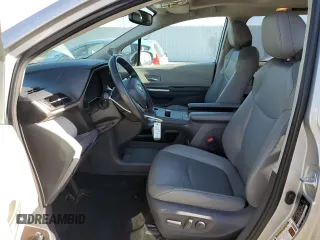 2021 Toyota Sienna XLE z VIN 5TDJRKEC8MS058563, wystawiony jako Copart lot #56932015 z przebiegiem 57 319 mil mil oraz Szkoda całkowita • Salvage title. Historia ofert i sprzedaży dostępna na DreamBid. Obrazek 7.