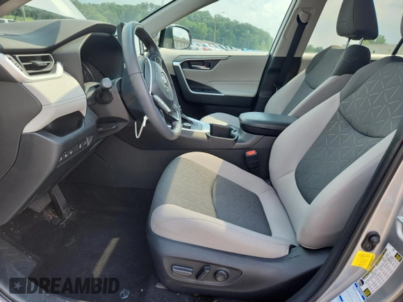 2022 Toyota RAV4 Hybrid XLE z VIN 4T3RWRFV8NU057126, wystawiony jako Copart lot #62759465 z przebiegiem 56 094 mil mil oraz Szkoda całkowita • Salvage title. Historia ofert i sprzedaży dostępna na DreamBid. Obrazek 7.