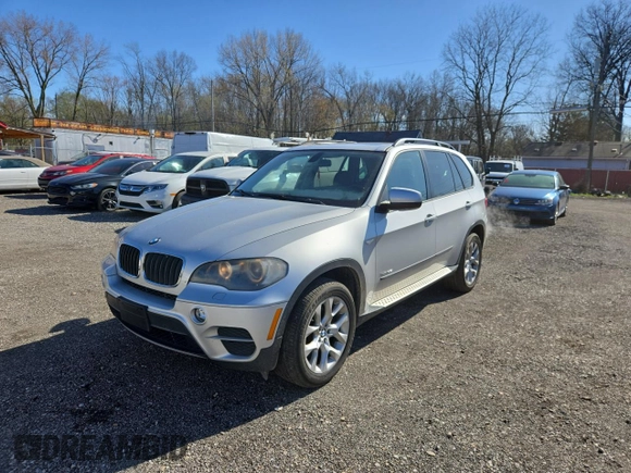 2011 BMW X5 35i with VIN 5UXZV4C54BL410887, listed as a Copart auction lot 52511755 with 111,777 mi miles and Clean Title. Bid and sale history available at carsss.com. Image 2.