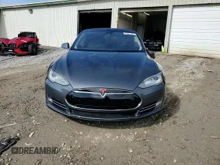 2013 Tesla Model S z VIN 5YJSA1DN0DFP26935, wystawiony jako Copart lot #45081995 z przebiegiem 120 048 mil mil oraz Szkoda całkowita • Salvage title. Historia ofert i sprzedaży dostępna na DreamBid. Obrazek 13.