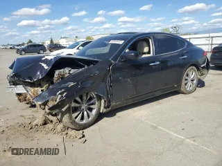 2012 Infiniti M z VIN JN1BY1AP5CM333877, wystawiony jako Copart lot #50949495 z przebiegiem Nie podano mil oraz Szkoda całkowita • Salvage title. Historia ofert i sprzedaży dostępna na DreamBid. Obrazek 1.