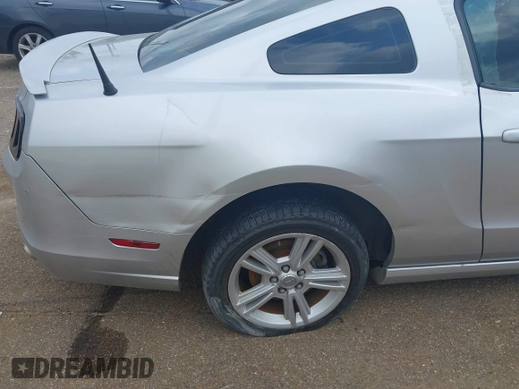 2014 Ford Mustang V6 с VIN 1ZVBP8AMXE5297192, выставлен на аукционе IAAI как лот 42231701 с пробегом Не указан миль и . История ставок и продаж доступна на DreamBid. Изображение 17.