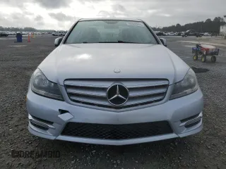 2013 Mercedes-Benz C 250 Sport z VIN WDDGF4HB4DA871287, wystawiony jako Copart lot #50508315 z przebiegiem 81 272 mil mil oraz Szkoda całkowita • Salvage title. Historia ofert i sprzedaży dostępna na DreamBid. Obrazek 5.
