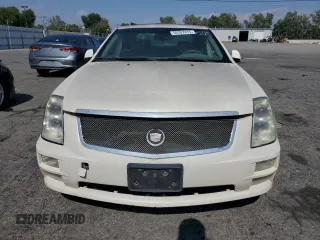 2006 Cadillac STS z VIN 1G6DW677560132284, wystawiony jako Copart lot #55707415 z przebiegiem 329 037 mil mil oraz Czysty tytuł • Clean title. Historia ofert i sprzedaży dostępna na DreamBid. Obrazek 5.