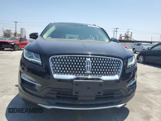 2019 Lincoln MKC Reserve with VIN 5LMCJ3C92KUL30300, listed as a Copart auction lot 61103295 with 42,680 mi miles and Salvage title. Bid and sale history available at DreamBid. Image 5.