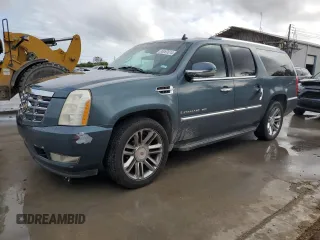 2008 Cadillac Escalade z VIN 1GYFC66848R207364, wystawiony jako Copart lot #85087614 z przebiegiem 246 884 mil mil oraz Czysty tytuł • Clean title. Historia ofert i sprzedaży dostępna na DreamBid. Obrazek 1.