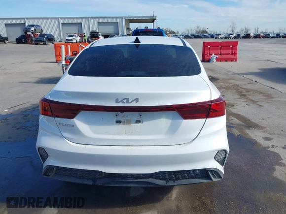2024 Kia Forte LXS with VIN 3KPF24AD7RE837846, listed as a IAAI auction lot 41256905 with 2,961 mi miles and . Bid and sale history available at DreamBid. Image 16.