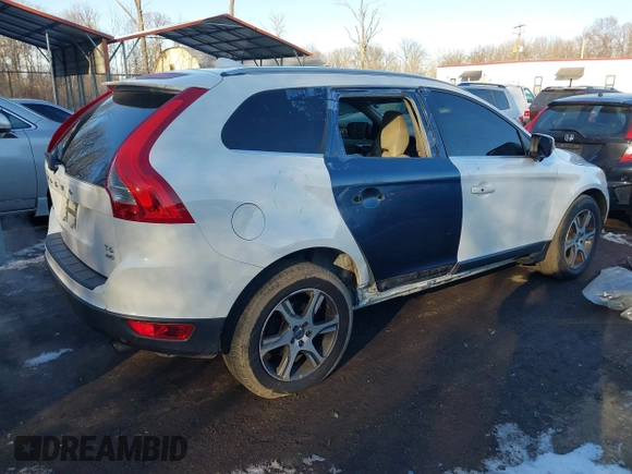 2013 Volvo XC60 T6 z VIN YV4902DZ1D2370635, wystawiony jako IAAI lot #41314514 z przebiegiem 171 696 mil mil oraz . Historia ofert i sprzedaży dostępna na DreamBid. Obrazek 4.