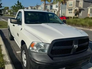 2017 Ram 1500 Tradesman z VIN 3C6JR7DG7HG613547, wystawiony jako Copart lot #73814734 z przebiegiem 127 000 mil mil oraz Czysty tytuł • Clean title. Historia ofert i sprzedaży dostępna na DreamBid. Obrazek 1.