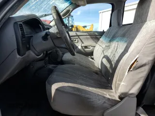 2001 Toyota Tacoma z VIN 5TENL42N81Z750762, wystawiony jako Copart lot #88701015 z przebiegiem 284 557 mil mil oraz Nie do naprawy • Non repairable. Historia ofert i sprzedaży dostępna na DreamBid. Obrazek 7.