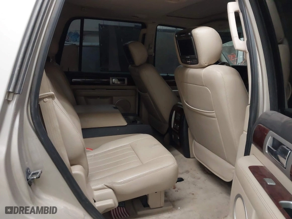 2005 Lincoln Navigator Luxury with VIN 5LMFU275X5LJ19216, listed as a IAAI auction lot 41641059 with 133,888 mi miles. Bid and sale history available at carsss.com. Image 8.