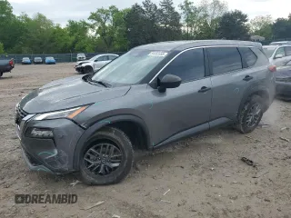 2023 Nissan Rogue S z VIN 5N1BT3AA8PC785591, wystawiony jako Copart lot #54482655 z przebiegiem 49 759 mil mil oraz Czysty tytuł • Clean title. Historia ofert i sprzedaży dostępna na DreamBid. Obrazek 1.