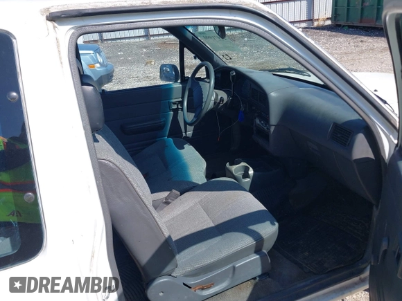 1989 Toyota Pickup z VIN JT4VN93D7K0002714, wystawiony jako IAAI lot #41971990 z przebiegiem 251 337 mil mil oraz . Historia ofert i sprzedaży dostępna na DreamBid. Obrazek 5.