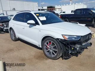2024 Audi Q5 S line Premium Plus z VIN WA1E2AFYXR2135114, wystawiony jako IAAI lot #41734594 z przebiegiem 2 354 mil mil oraz . Historia ofert i sprzedaży dostępna na DreamBid. Obrazek 1.
