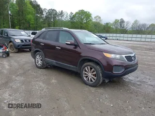 2011 Kia Sorento LX with VIN 5XYKT4A21BG123911, listed as a IAAI auction lot 41979105 with 178,134 mi miles. Bid and sale history available at carsss.com. Image 1.