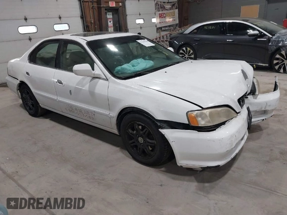 2000 Acura TL with VIN 19UUA5662YA015081, listed as a IAAI auction lot 41639430 with 133,577 mi miles. Bid and sale history available at carsss.com. Image 1.