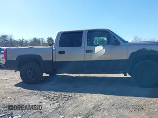 2005 Chevrolet Silverado 1500 LT with VIN 2GCEK13T751216564, listed as a IAAI auction lot 42141599 with 234,810 mi miles and . Bid and sale history available at DreamBid. Image 13.