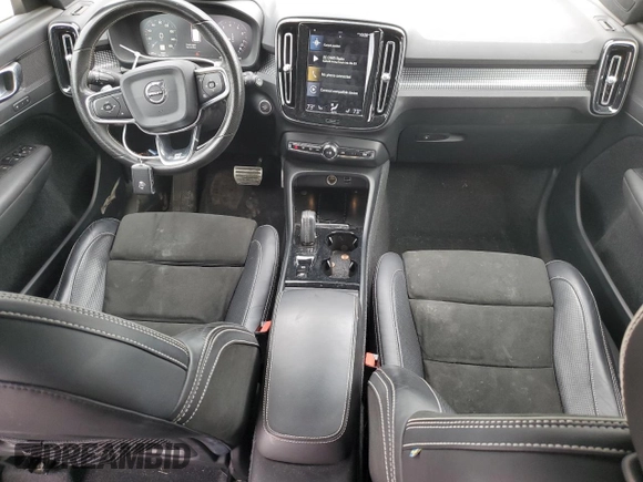 2019 Volvo XC40 Momentum z VIN YV4162XZ1K2009216, wystawiony jako Copart lot #87921575 z przebiegiem 46 527 mil mil oraz Nie do naprawy • Non repairable. Historia ofert i sprzedaży dostępna na DreamBid. Obrazek 8.
