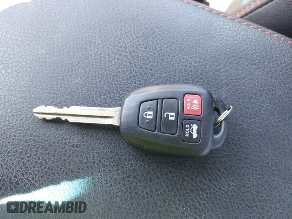 2017 Toyota Camry XLE z VIN 4T1BF1FK6HU307775, wystawiony jako IAAI lot #42123374 z przebiegiem 53 183 mil mil oraz . Historia ofert i sprzedaży dostępna na DreamBid. Obrazek 11.