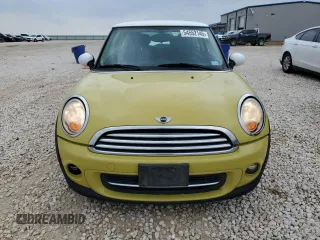 2011 MINI Hardtop z VIN WMWSU3C56BT093725, wystawiony jako Copart lot #54552145 z przebiegiem 119 060 mil mil oraz Czysty tytuł • Clean title. Historia ofert i sprzedaży dostępna na DreamBid. Obrazek 5.