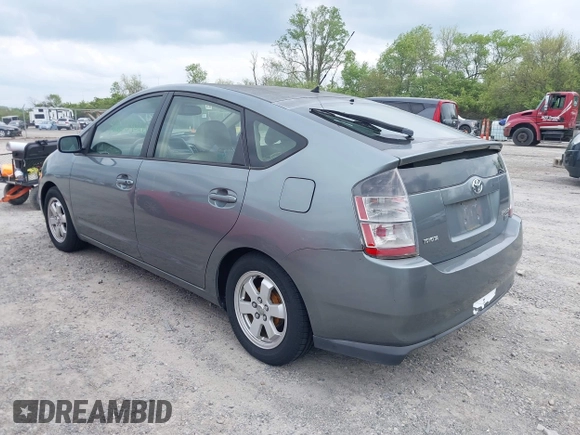 2005 Toyota Prius with VIN JTDKB20UX53104972, listed as a IAAI auction lot 42233026 with 228,920 mi miles and . Bid and sale history available at DreamBid. Image 3.