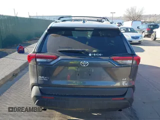 2021 Toyota RAV4 LE with VIN 2T3G1RFV8MC163940, listed as a IAAI auction lot 41716251 with 39,282 mi miles. Bid and sale history available at carsss.com. Image 16.