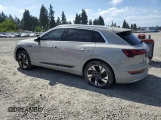 2022 Audi e-tron Premium Plus с VIN WA1LAAGE5NB025922, выставлен на аукционе Copart как лот 60321775 с пробегом 35 498 миль миль и Чистый • Clean title. История ставок и продаж доступна на DreamBid. Изображение 2.