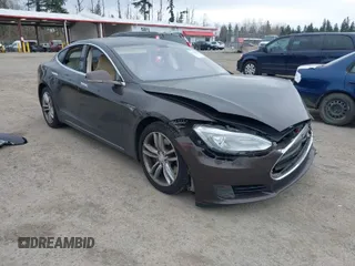2013 Tesla Model S with VIN 5YJSA1DG5DFP09632, listed as a IAAI auction lot 41836932 with Not Provided miles. Bid and sale history available at carsss.com. Image 1.