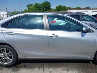2015 Toyota Camry XLE with VIN 4T1BF1FK1FU100580, listed as a IAAI auction lot 42002060 with 111,739 mi miles. Bid and sale history available at carsss.com. Image 13.