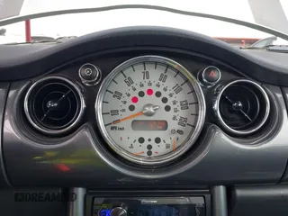 2006 MINI Hardtop S with VIN WMWRE33546TJ40154, listed as a IAAI auction lot 41924257 with 109,158 mi miles and . Bid and sale history available at DreamBid. Image 7.