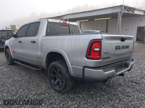 2025 Ram 1500 Big Horn z VIN 1C6SRFFP5SN502795, wystawiony jako IAAI lot #41498981 z przebiegiem 6 565 mil mil oraz . Historia ofert i sprzedaży dostępna na DreamBid. Obrazek 3.