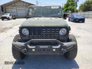 2021 Jeep Gladiator Willys with VIN 1C6HJTAG7ML582820, listed as a Copart auction lot 52418205 with 33,524 mi miles and Salvage Title. Bid and sale history available at carsss.com. Image 5.