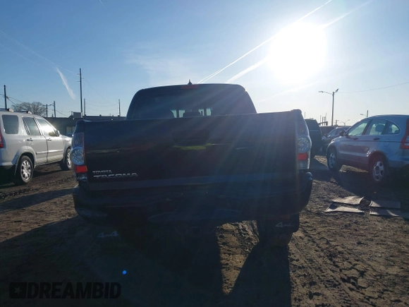 2015 Toyota Tacoma with VIN 3TMLU4EN4FM190968, listed as a IAAI auction lot 41749985 with 152,668 mi miles and . Bid and sale history available at DreamBid. Image 16.