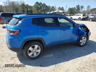 2022 Jeep Compass Altitude with VIN 3C4NJDBB5NT152956, listed as a Copart auction lot 49622375 with 38,471 mi miles and Salvage Title. Bid and sale history available at carsss.com. Image 3.